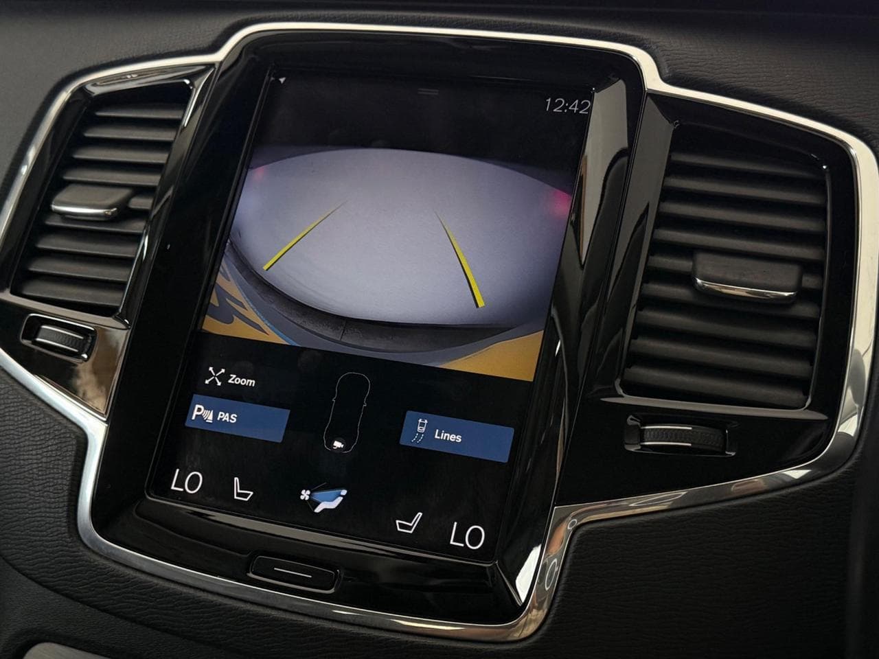 VOLVO XC90 thumbnail Infotainment System