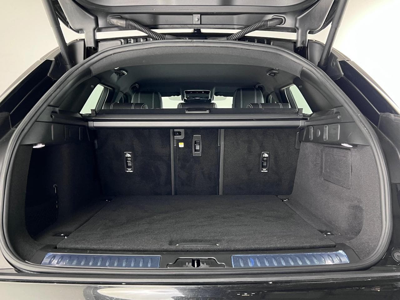 LAND ROVER Range Rover Velar thumbnail Boot
