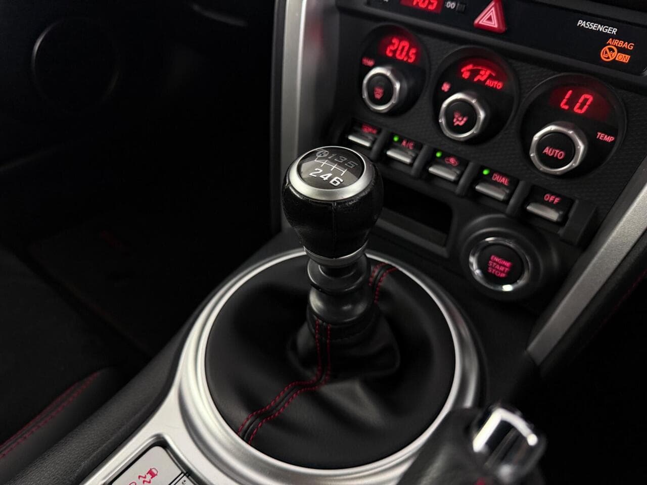 SUBARU BRZ thumbnail Interior Front
