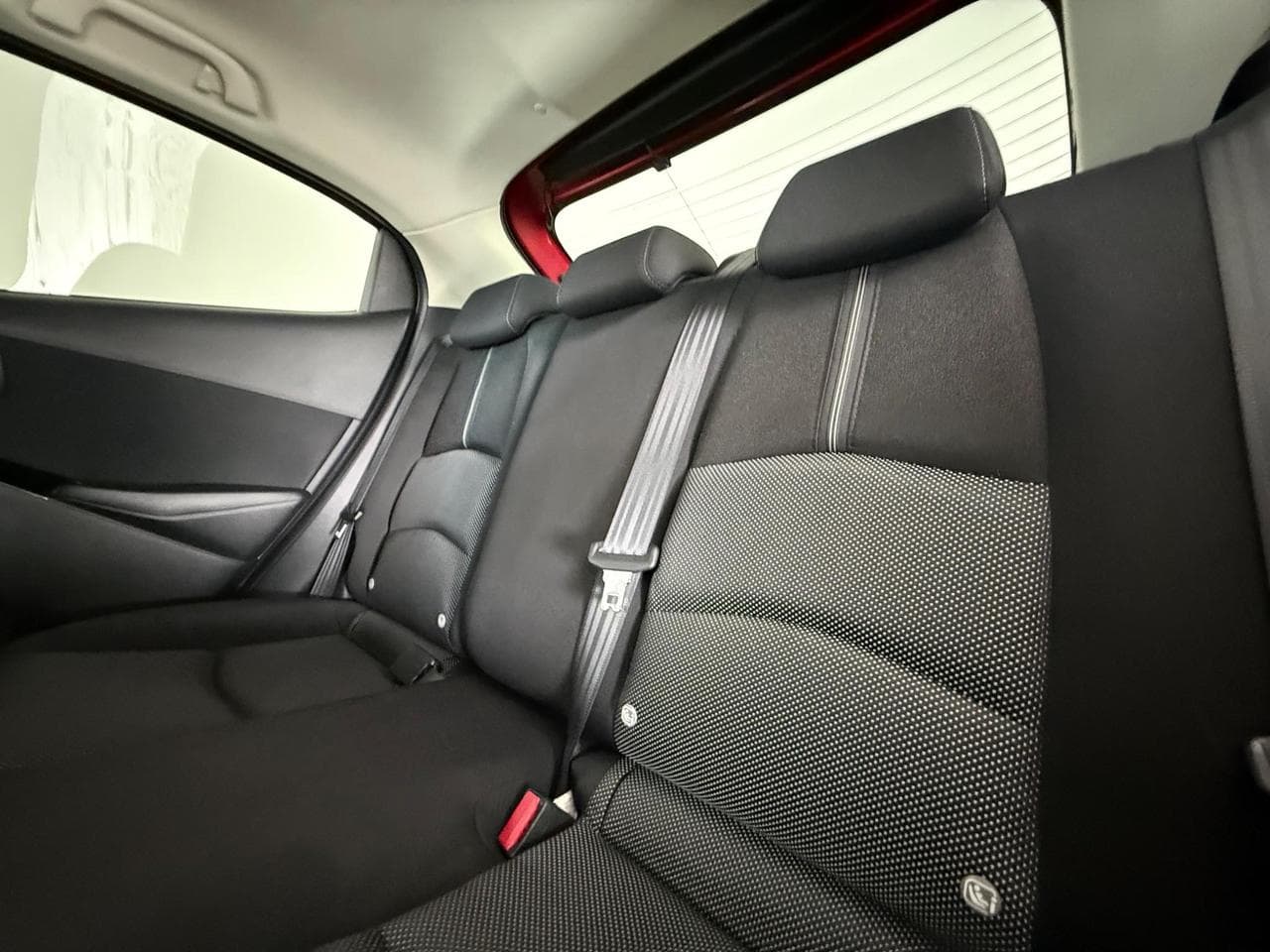 MAZDA 2 thumbnail Seats Rear