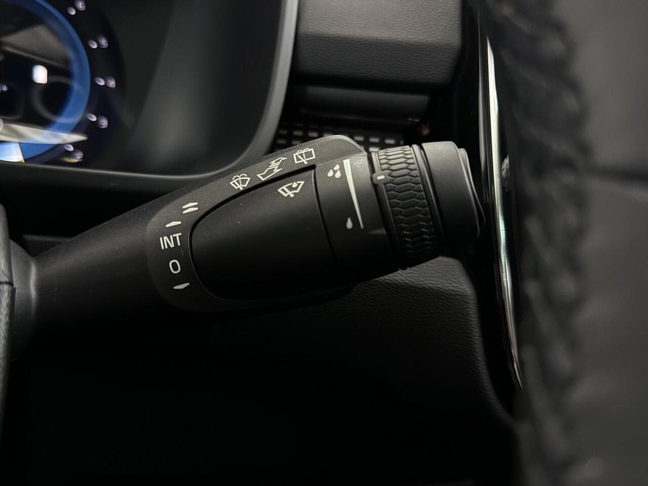 VOLVO XC40 thumbnail Misc Controls