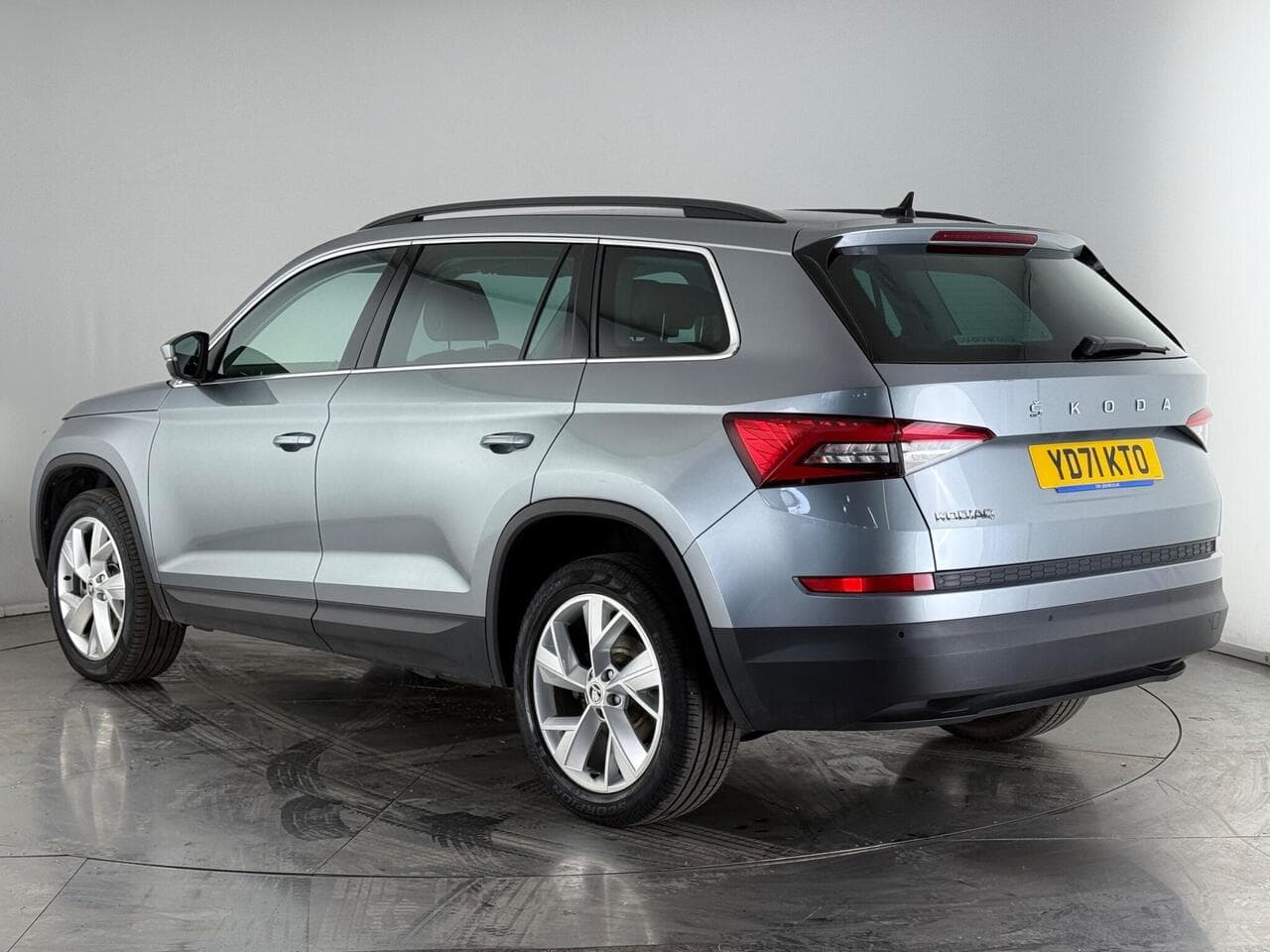 SKODA Kodiaq thumbnail Rear Left