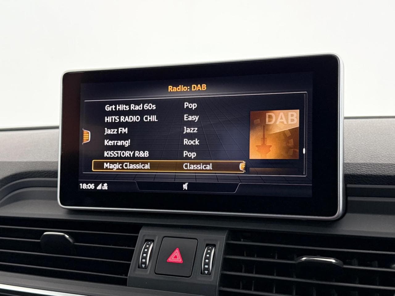 AUDI Q5 thumbnail Infotainment System