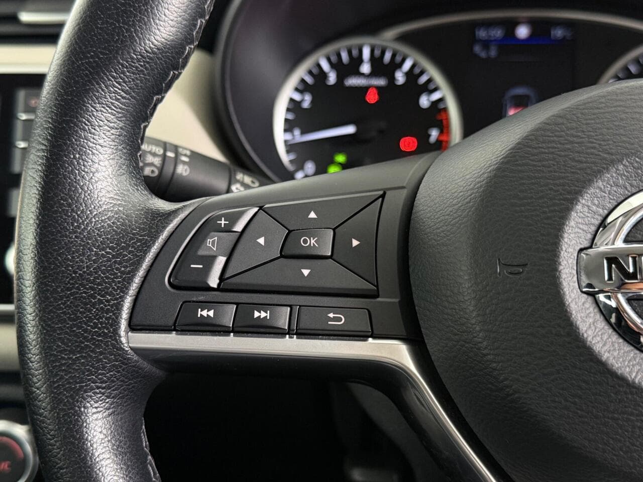Nissan Micra thumbnail Misc Controls