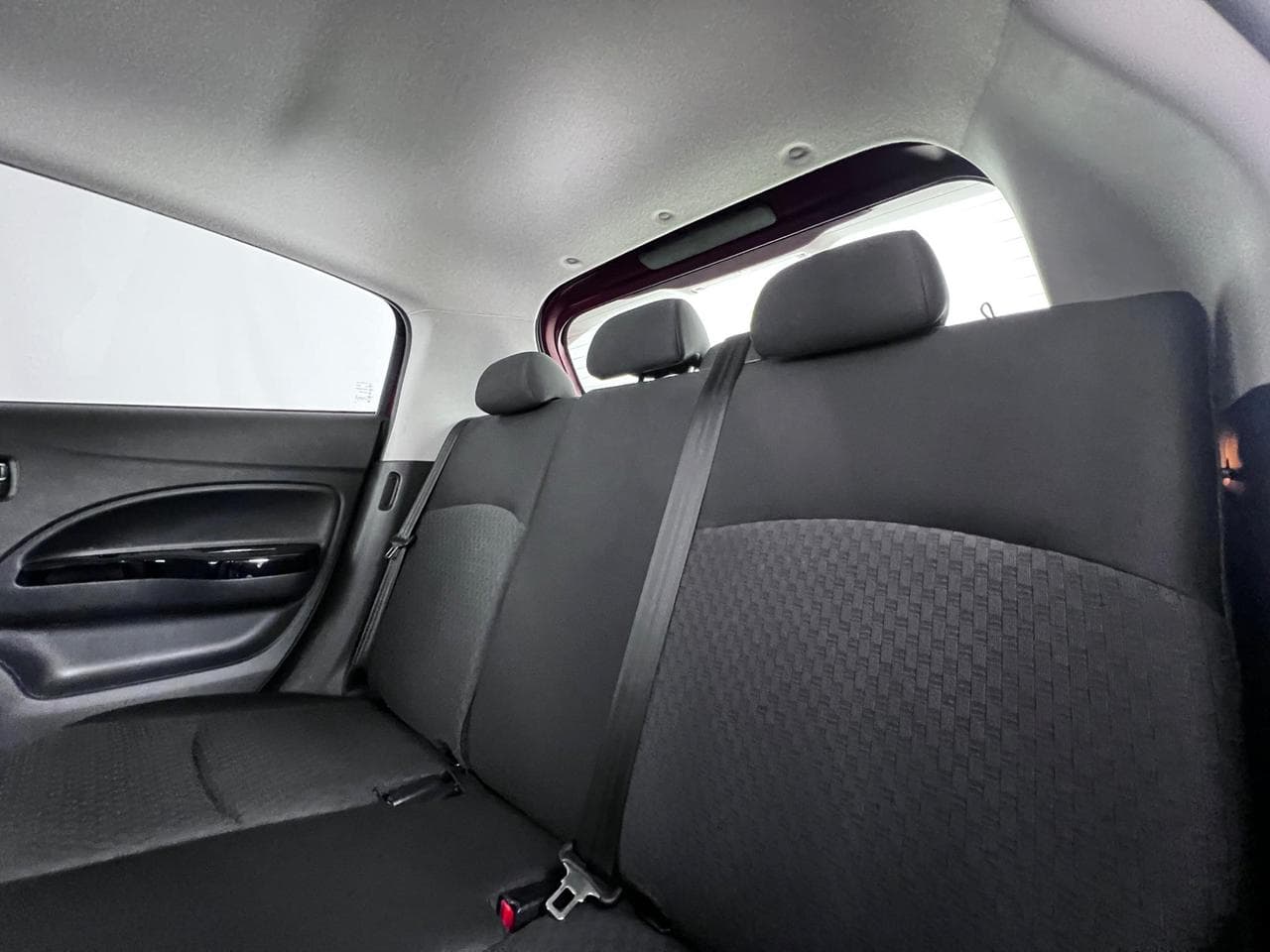 MITSUBISHI MIRAGE thumbnail Seats Rear