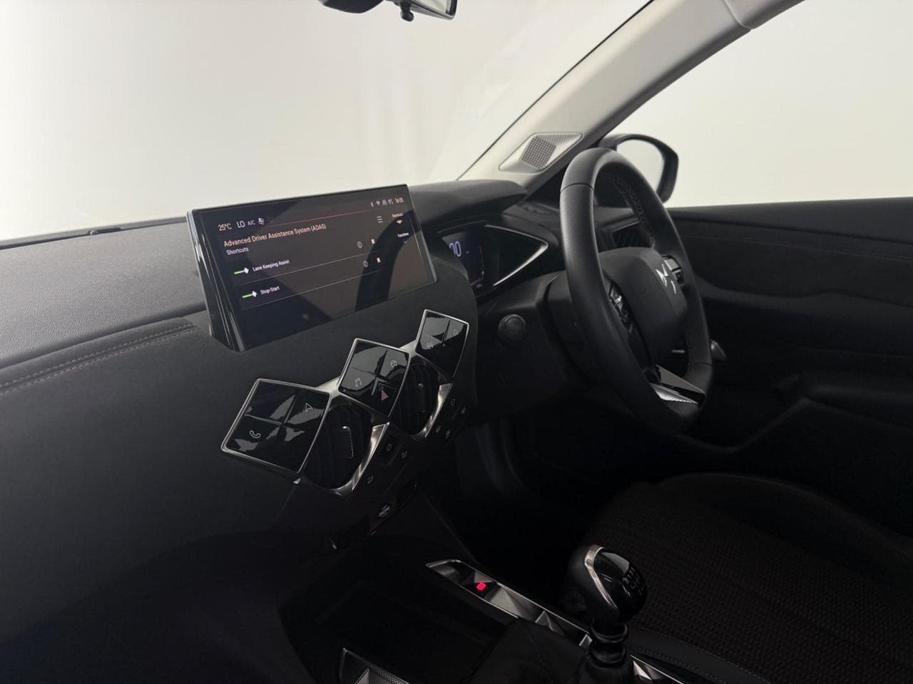 DS 3 thumbnail Interior Front