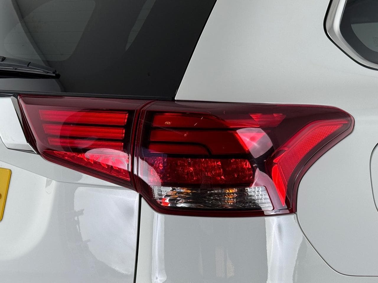 Mitsubishi Outlander thumbnail Lights Rear