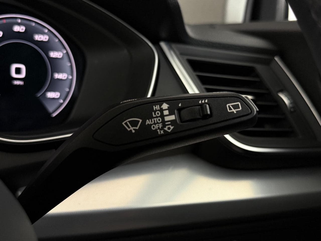 AUDI Q5 thumbnail Misc Controls