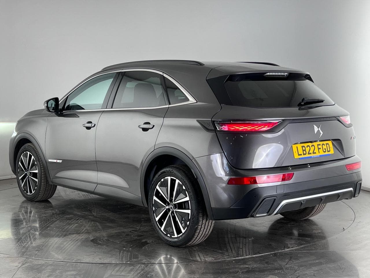 DS 7 Crossback thumbnail Rear Left