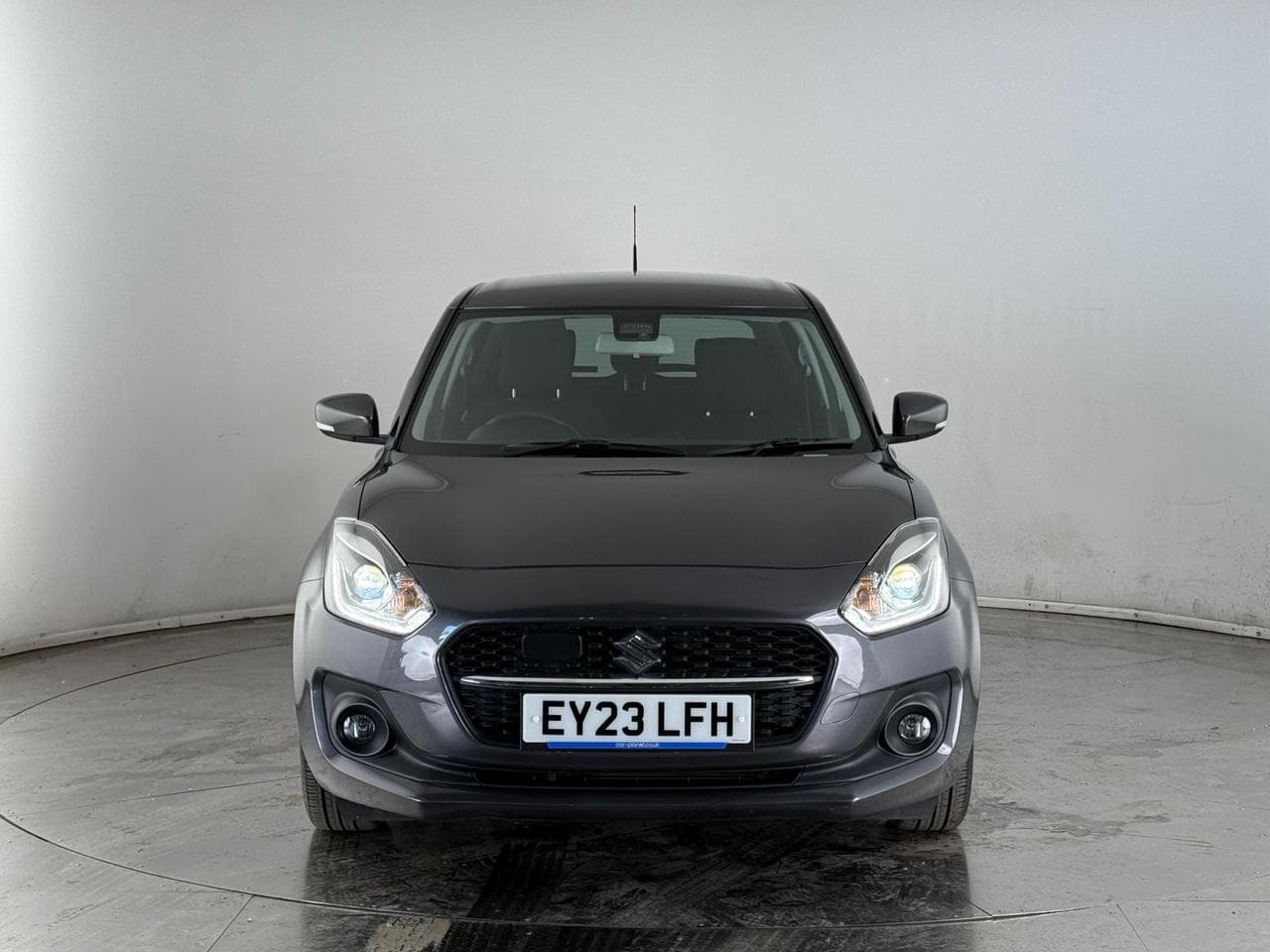 SUZUKI Swift thumbnail Front