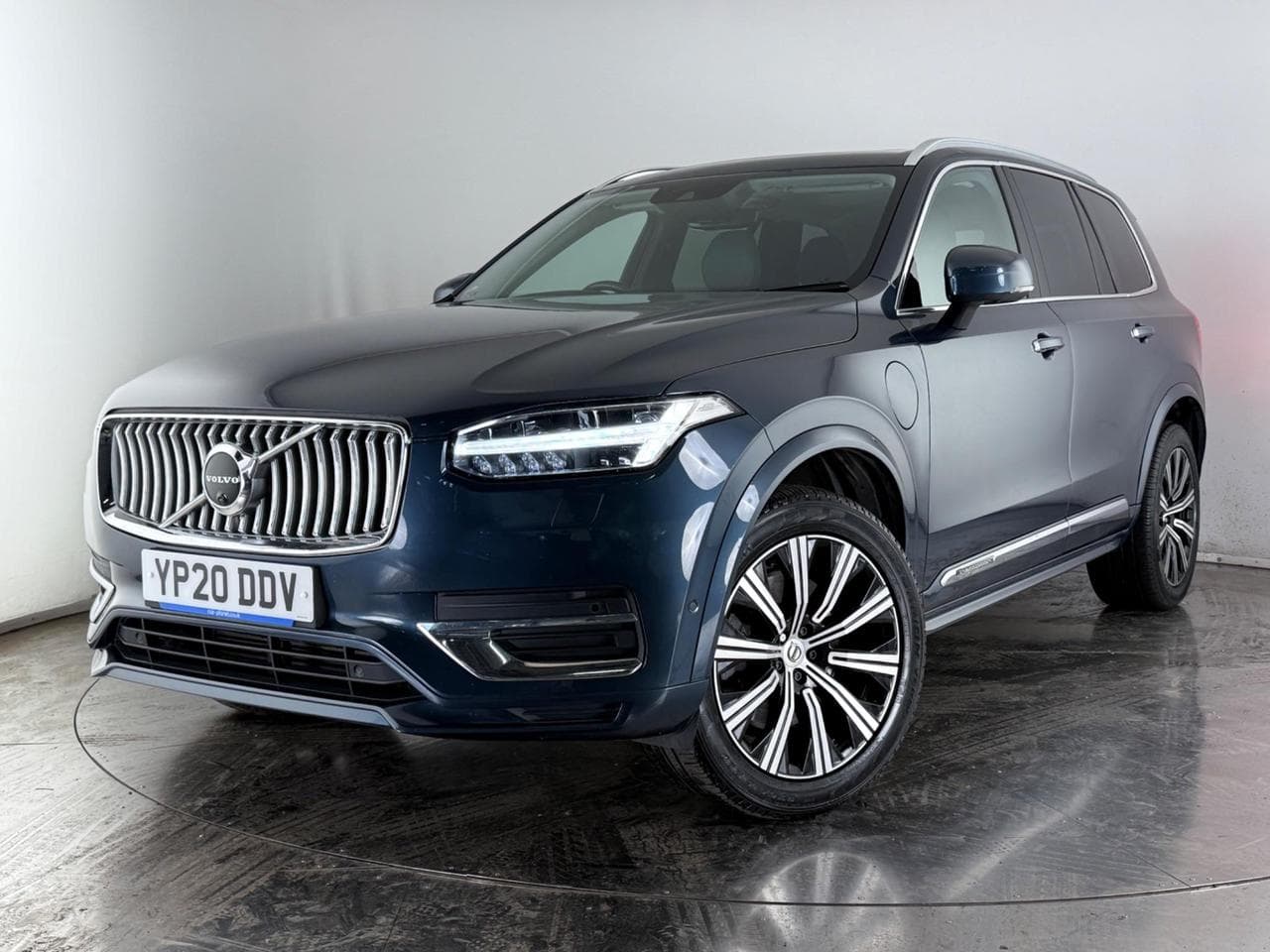 VOLVO XC90 thumbnail Front Left