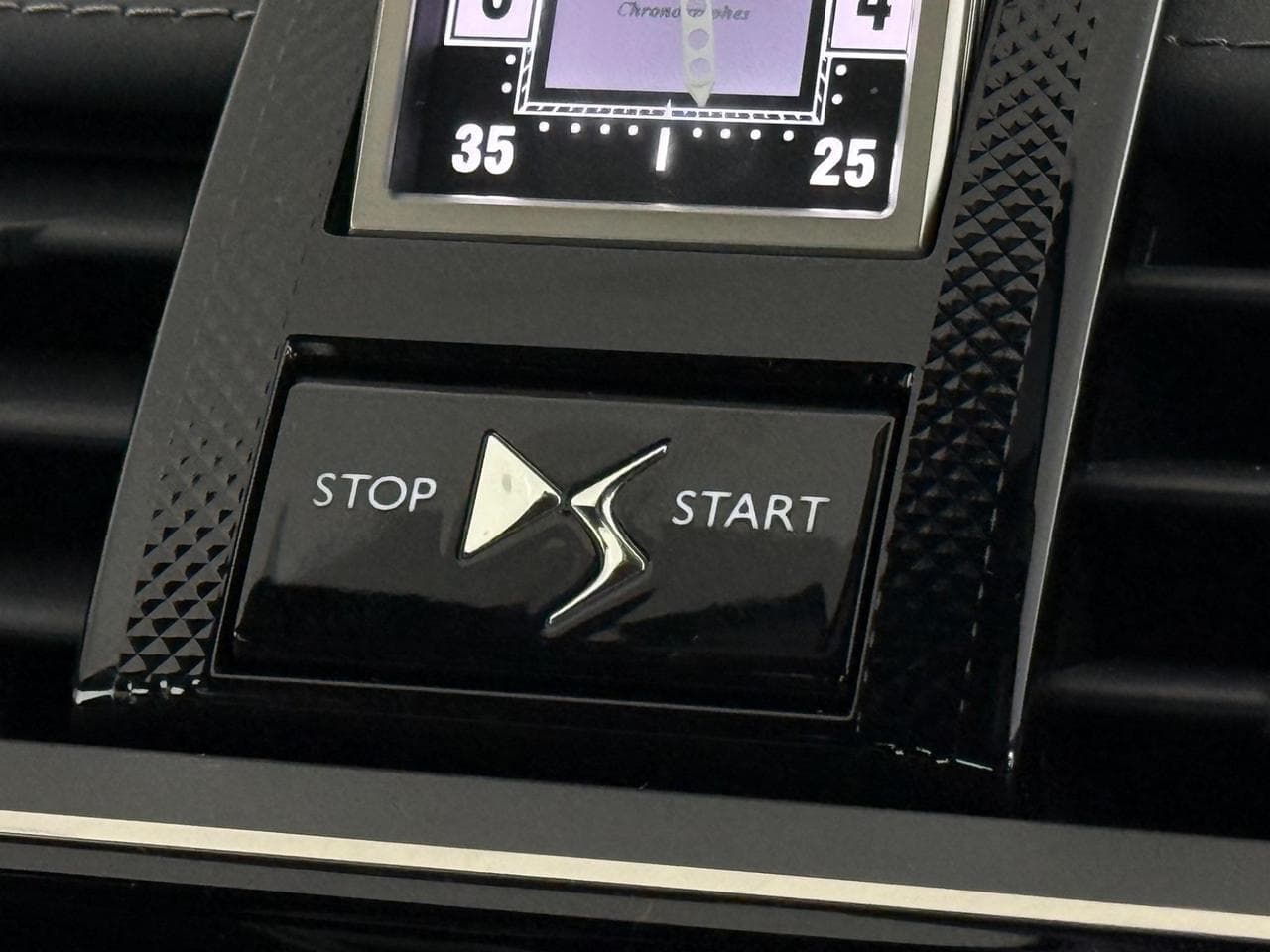 DS 7 Crossback thumbnail Infotainment System
