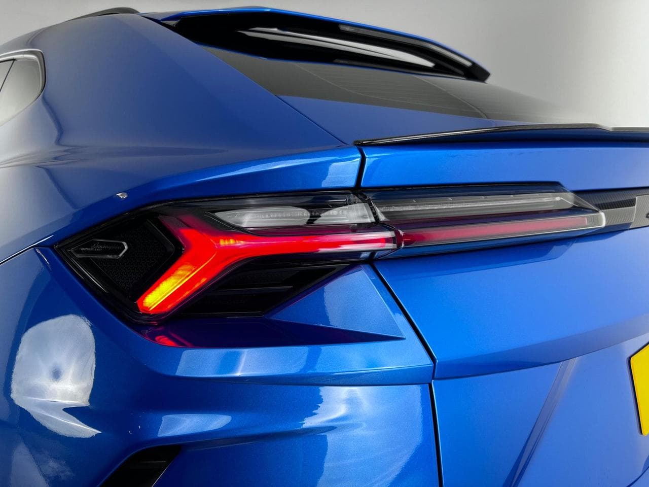 LAMBORGHINI Urus thumbnail Lights Rear