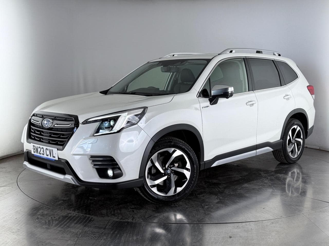 SUBARU Forester thumbnail Front Left