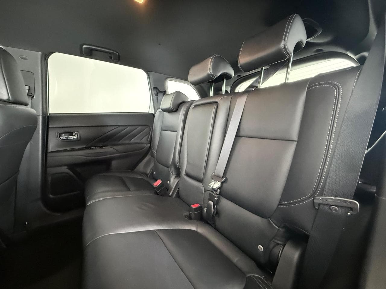 MITSUBISHI Outlander thumbnail Seats Rear