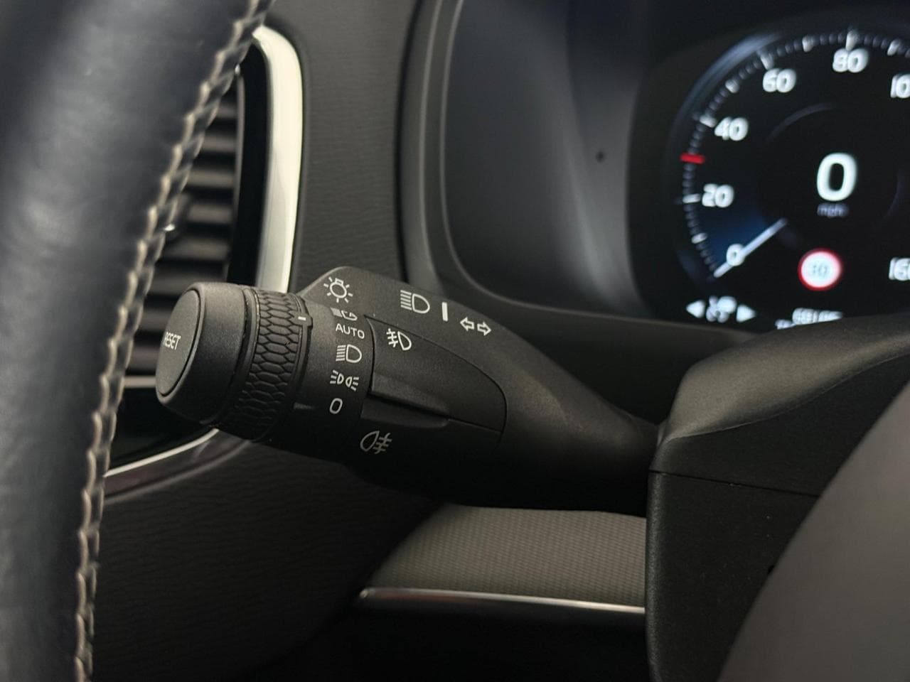 VOLVO XC90 thumbnail Misc Controls