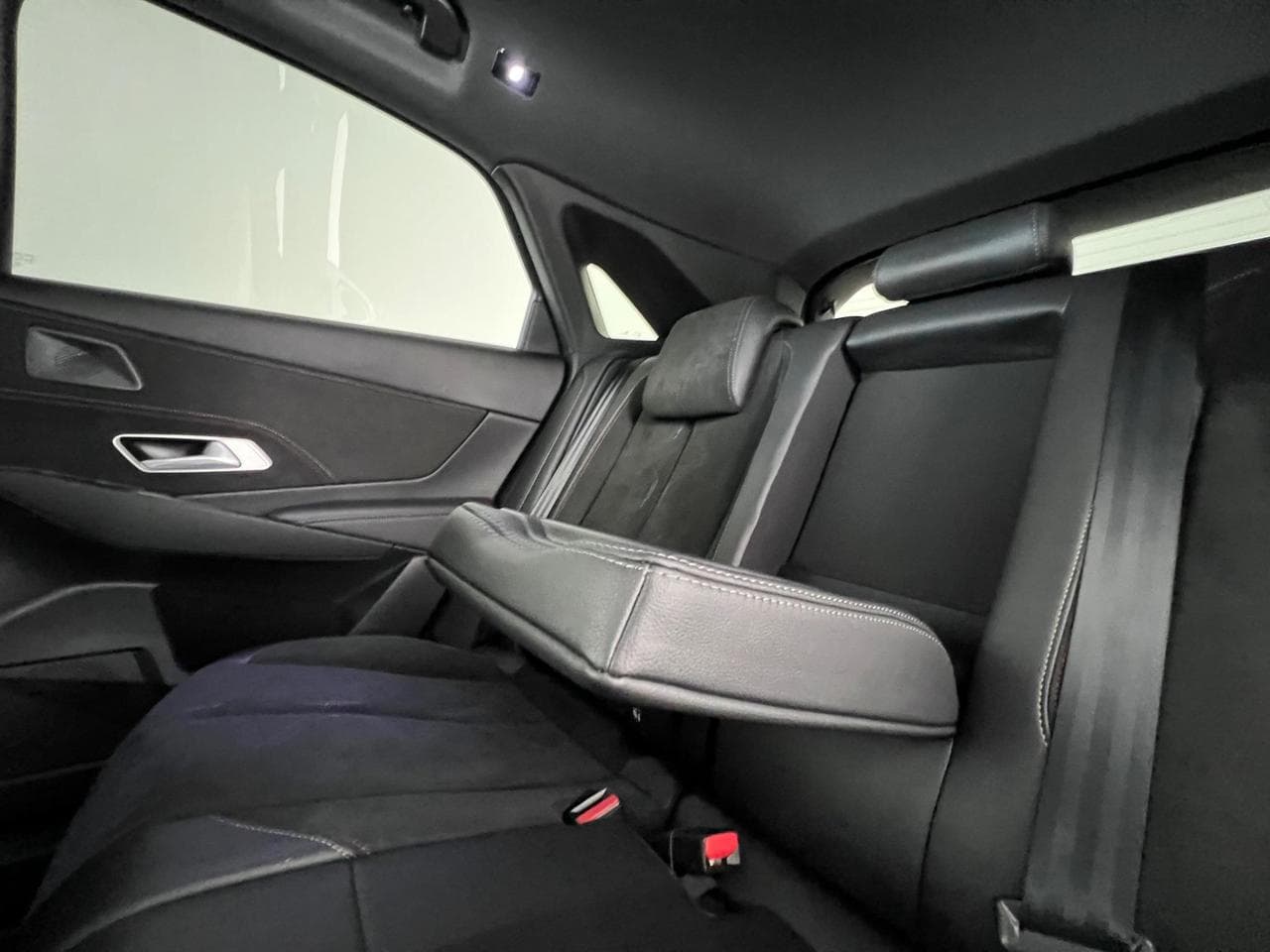 DS 7 Crossback thumbnail Seat Front Passenger