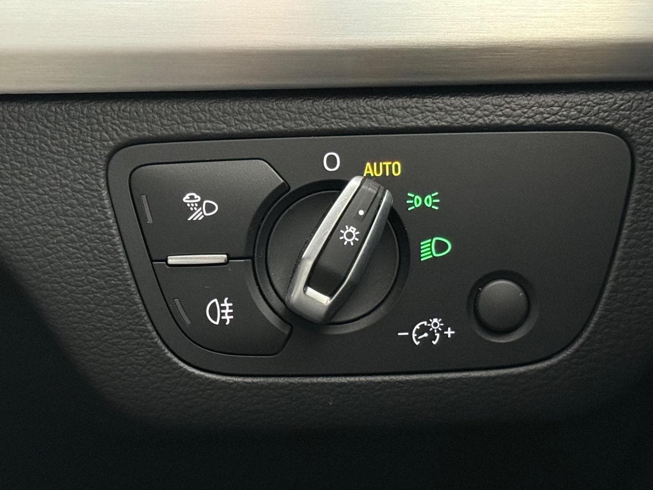 AUDI Q5 thumbnail Misc Controls