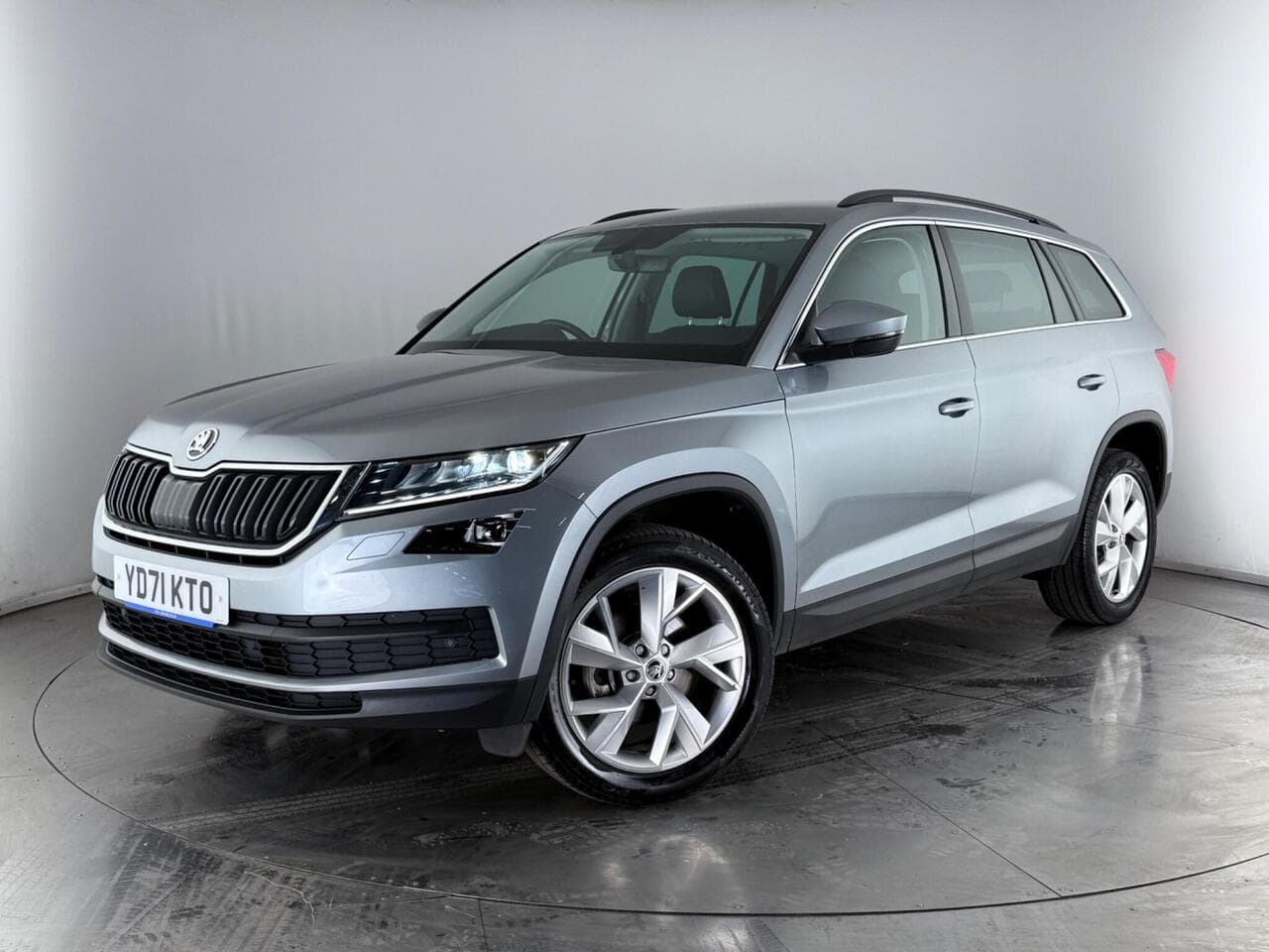 SKODA Kodiaq thumbnail Front Left