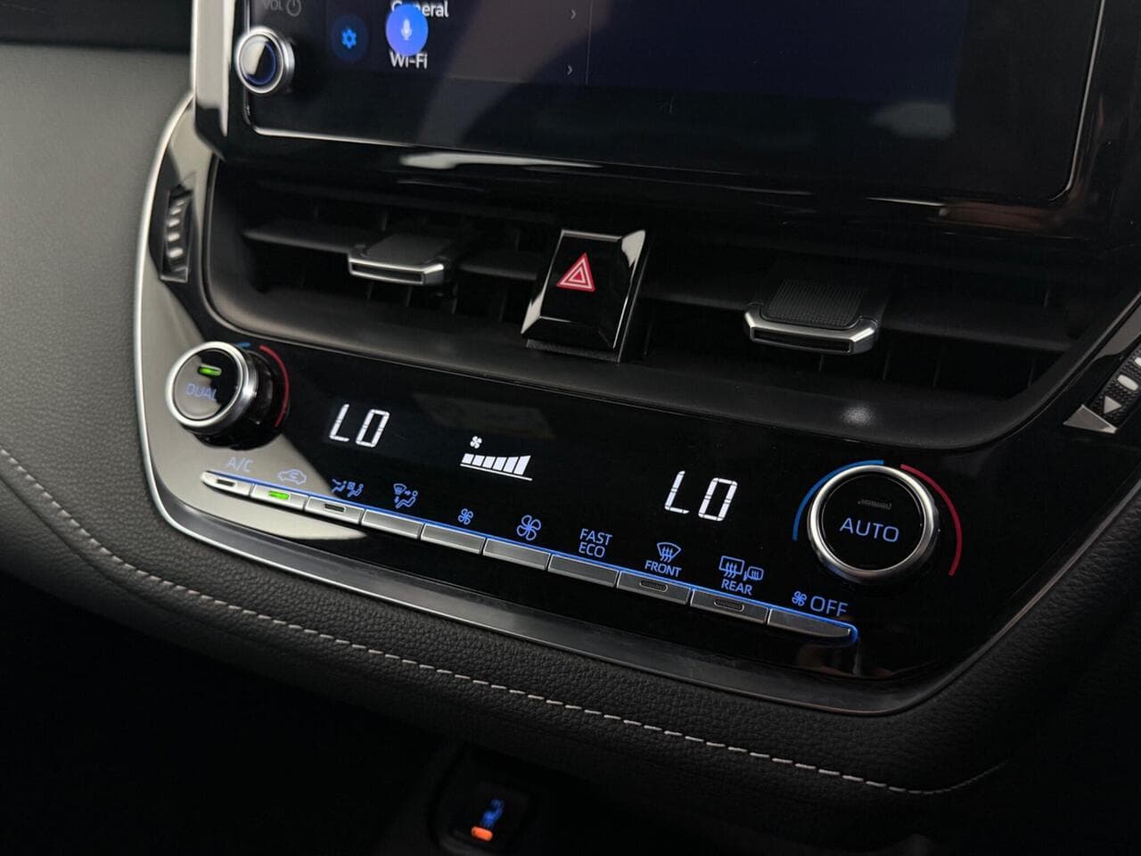 TOYOTA Corolla thumbnail Infotainment System