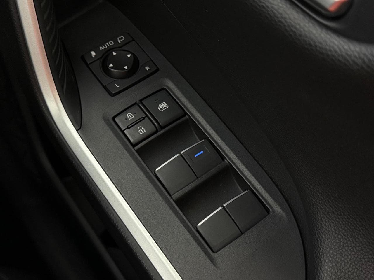TOYOTA RAV4 thumbnail Misc Controls