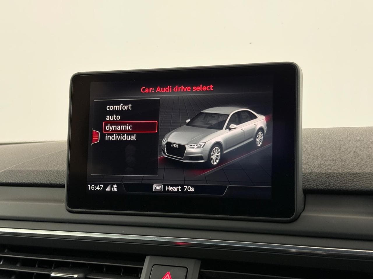 AUDI A4 thumbnail Infotainment System