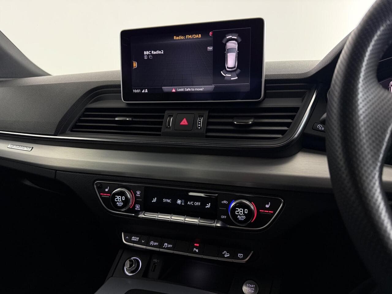 AUDI Q5 thumbnail Infotainment System