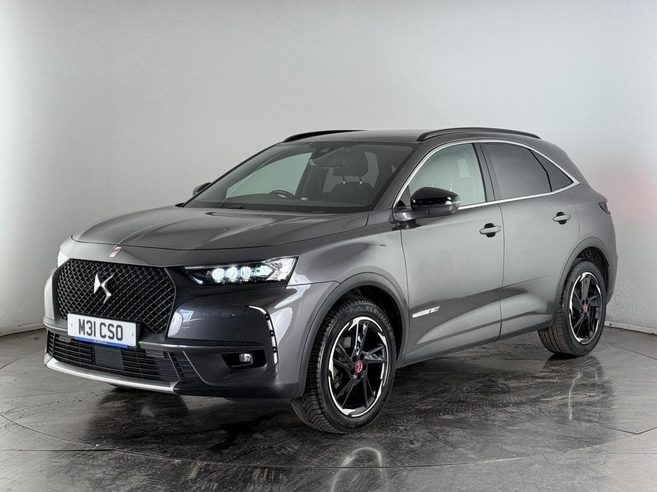 DS 7 Crossback thumbnail Front Left