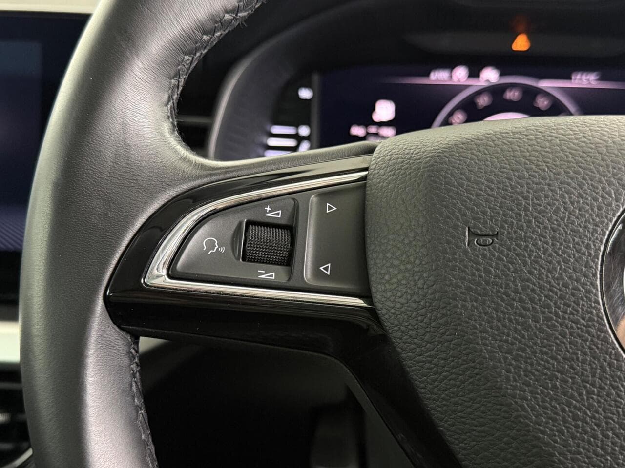 SKODA Kamiq thumbnail Misc Controls