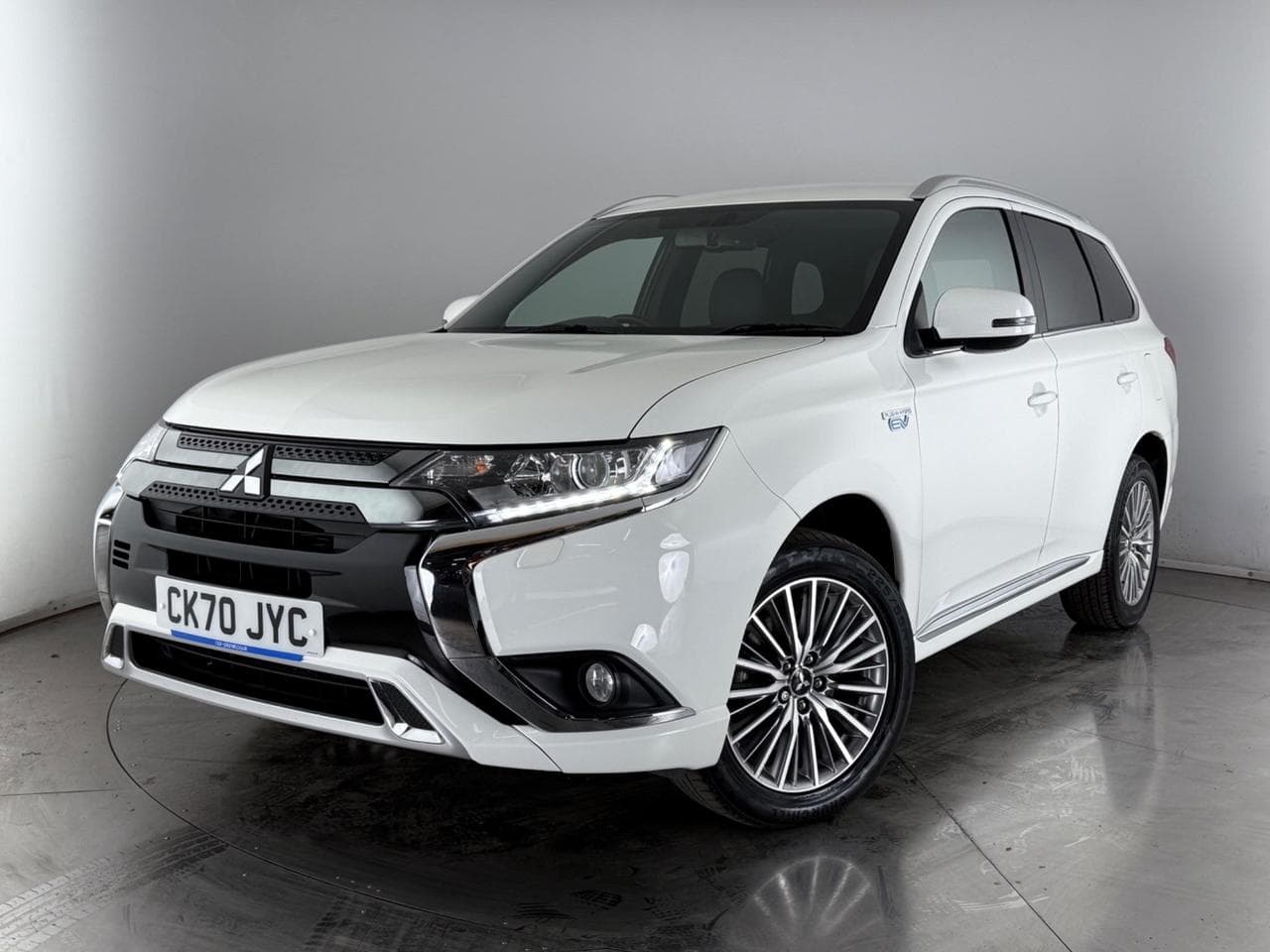 Mitsubishi Outlander thumbnail Front Left