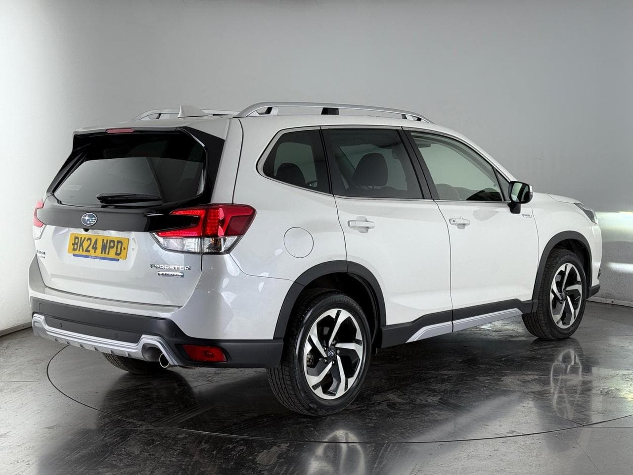 SUBARU Forester thumbnail Rear Right
