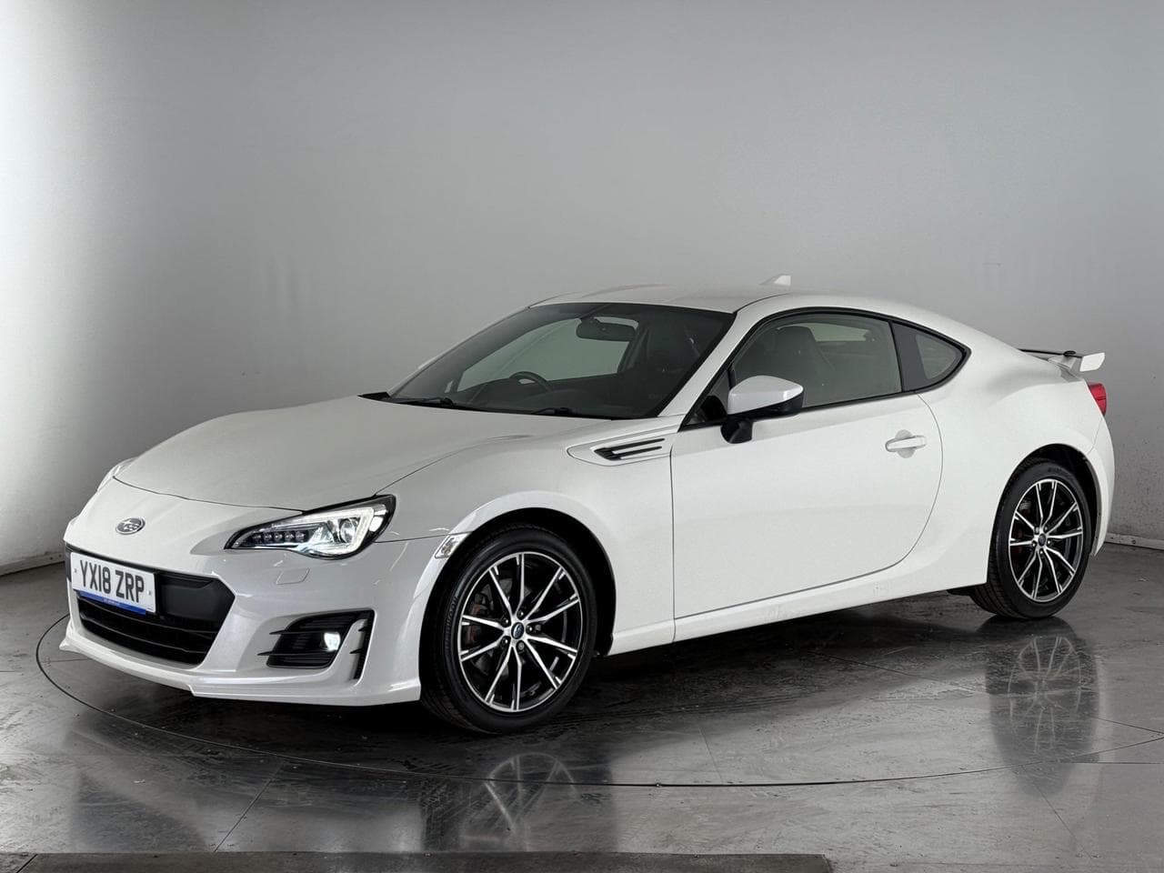 SUBARU BRZ thumbnail Front Left
