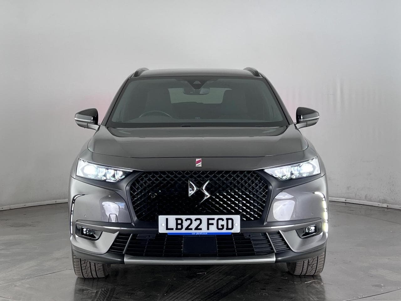DS 7 Crossback thumbnail Front