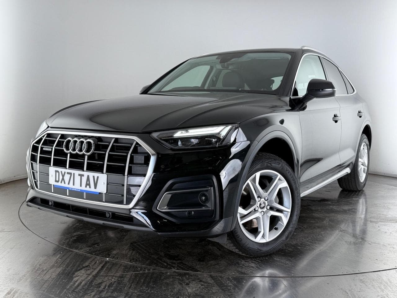 AUDI Q5 thumbnail Front Left