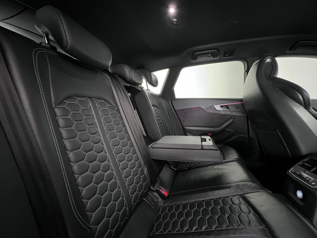 AUDI A4 thumbnail Seat Driver