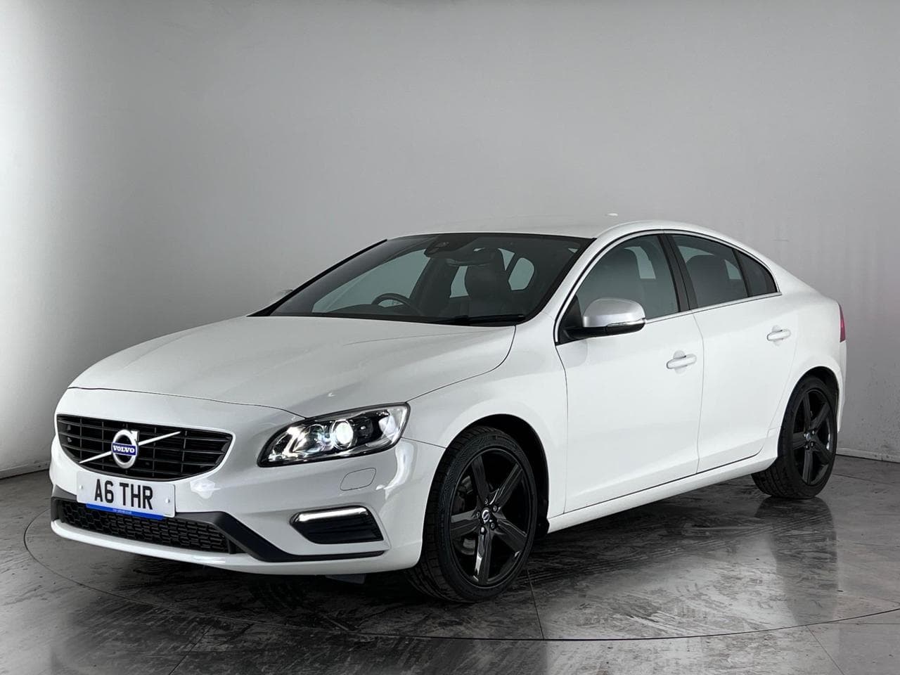 VOLVO S60 thumbnail Front Left