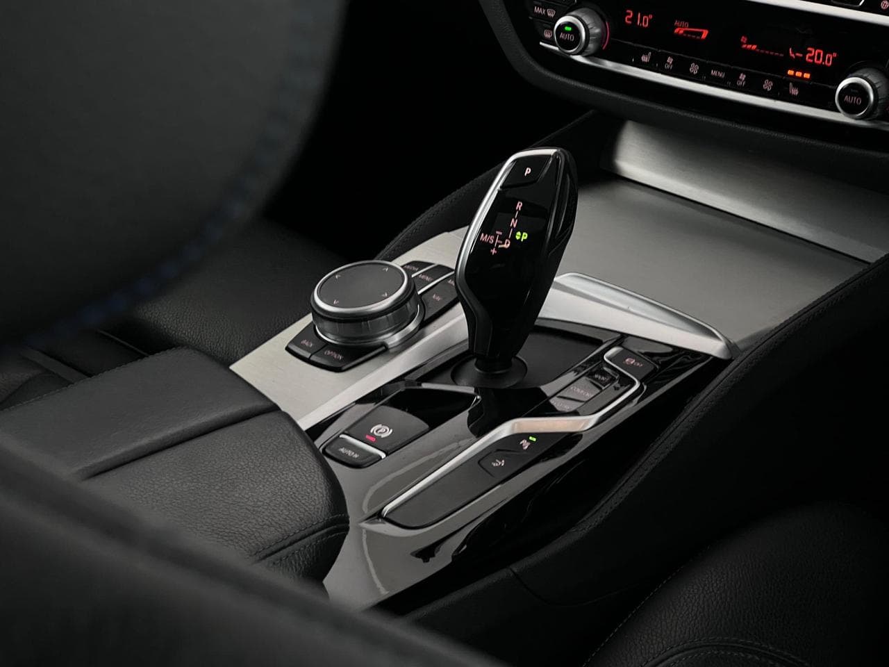 BMW 6 SERIES thumbnail Interior Front
