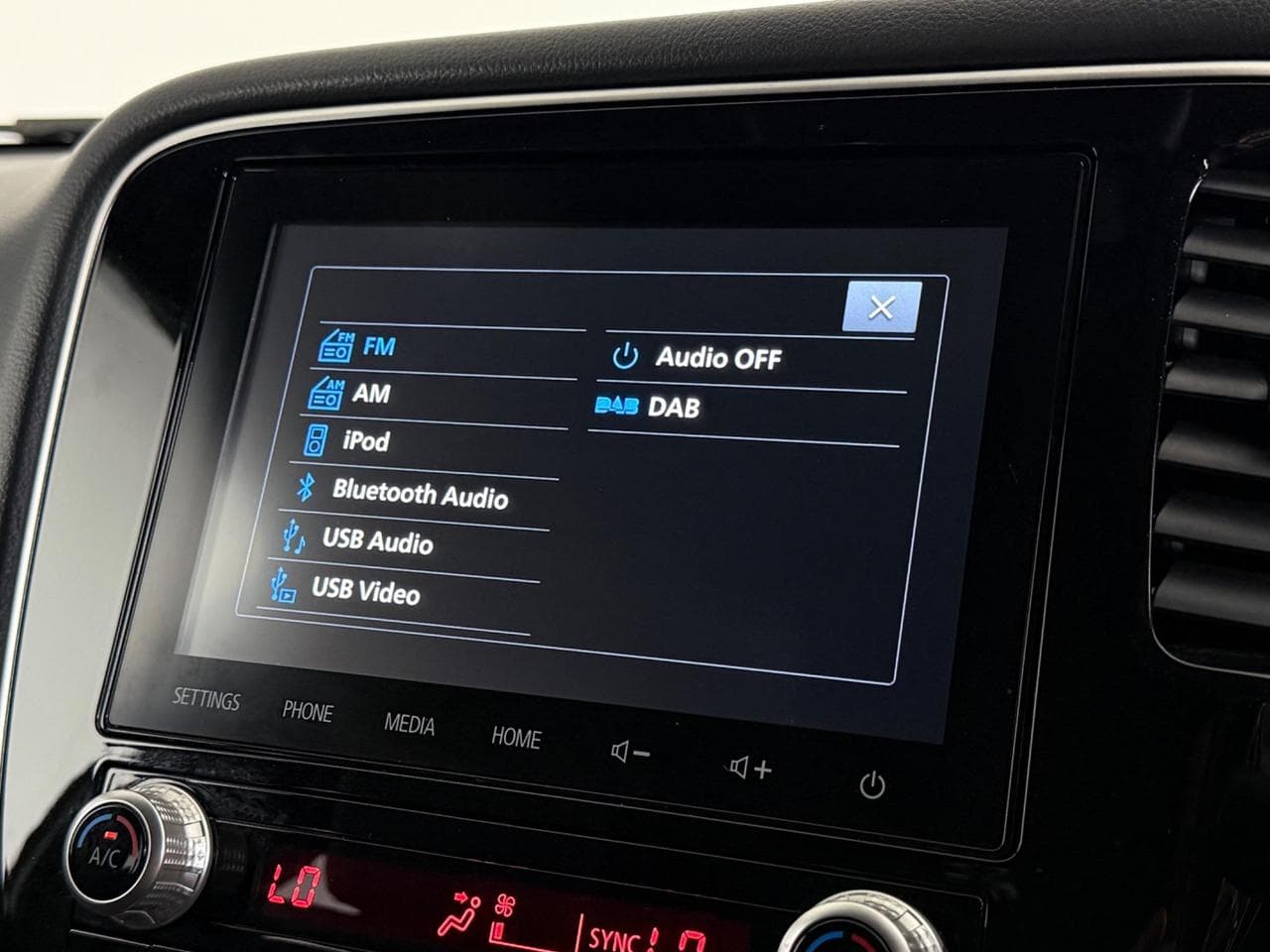 Mitsubishi Outlander thumbnail Infotainment System