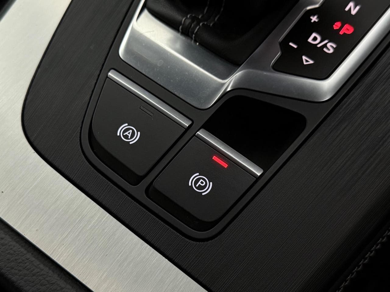 AUDI Q5 thumbnail Misc Controls