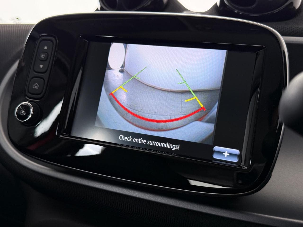SMART forfour thumbnail Infotainment System