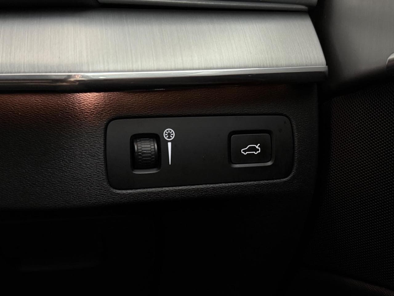 VOLVO XC90 thumbnail Misc Controls