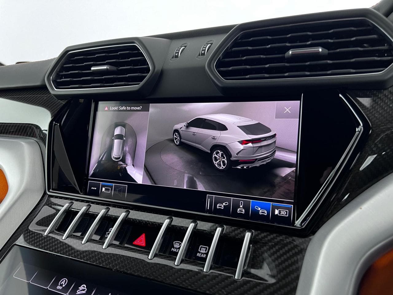 LAMBORGHINI Urus thumbnail Infotainment System