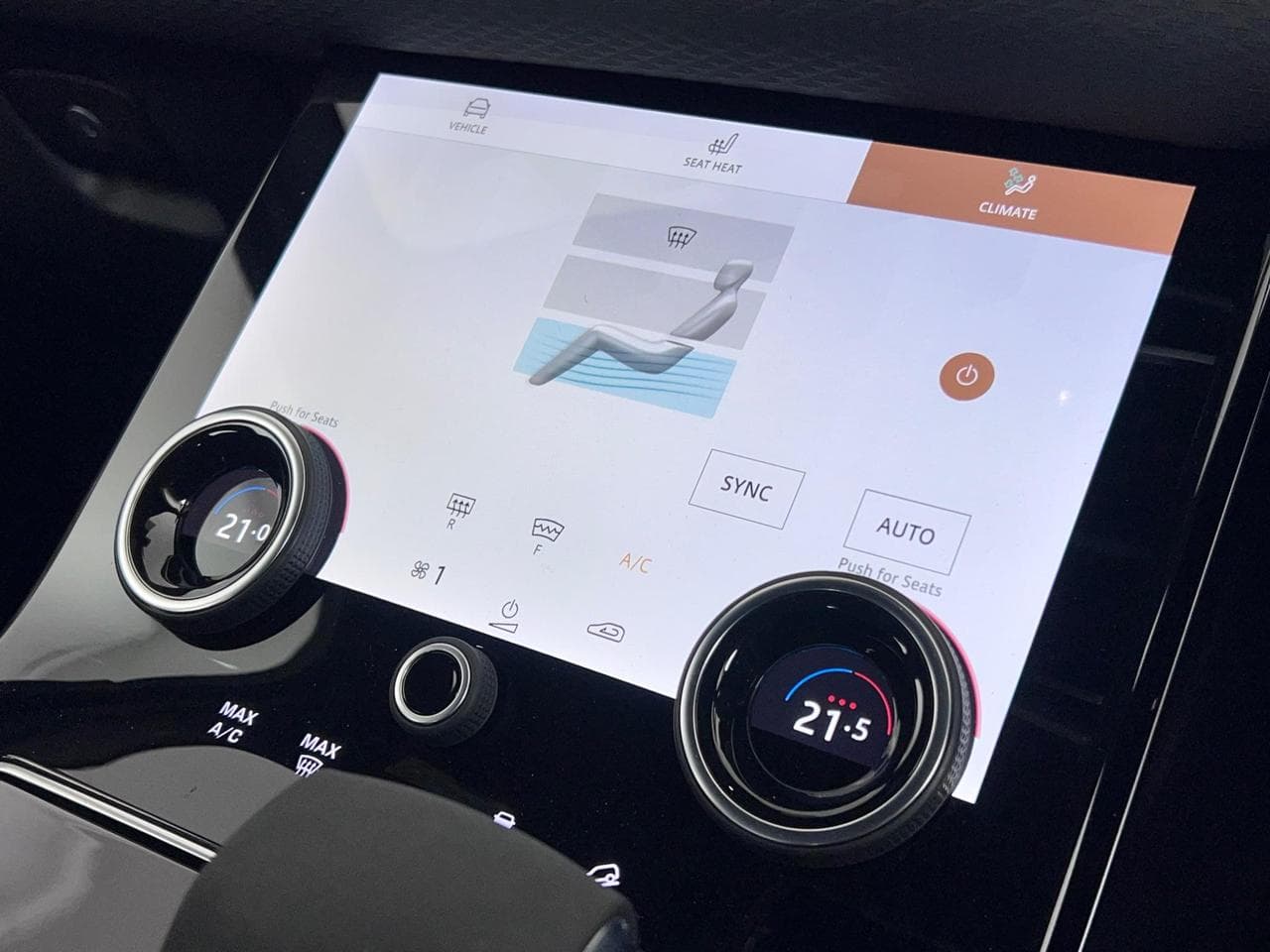 LAND ROVER Range Rover Velar thumbnail Infotainment System