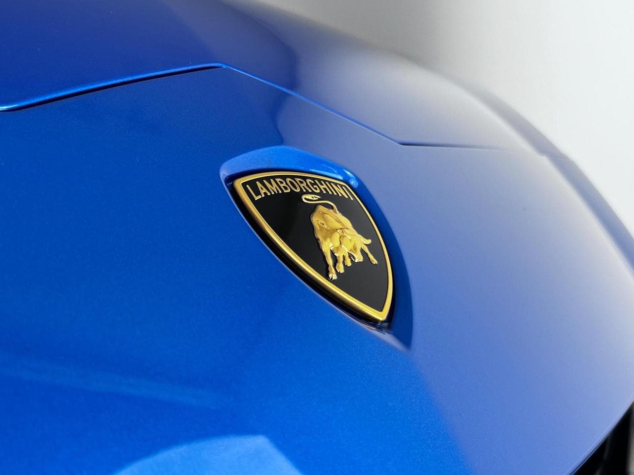 LAMBORGHINI Urus thumbnail Inconclusive