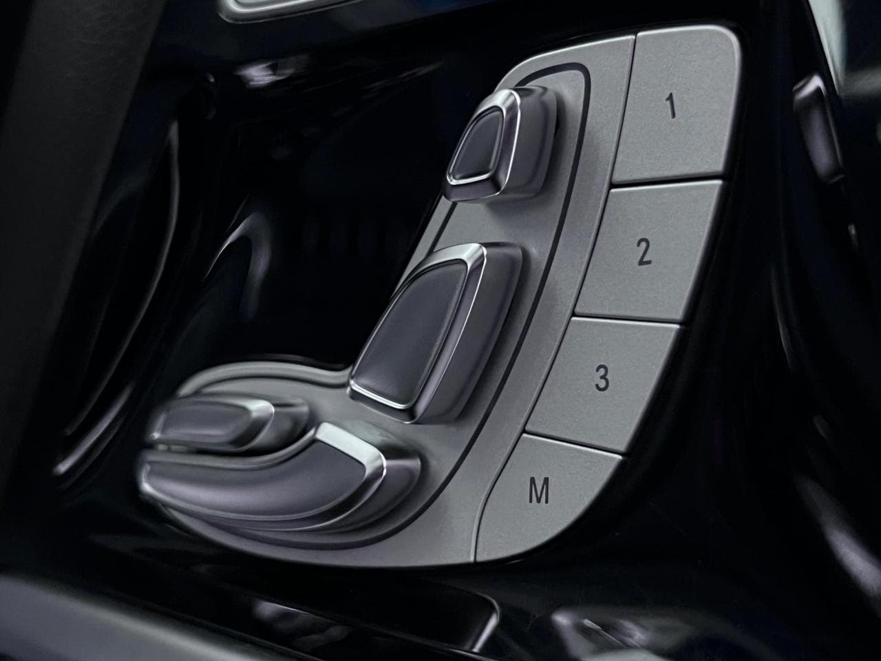 MERCEDES-BENZ G-Class thumbnail Misc Controls