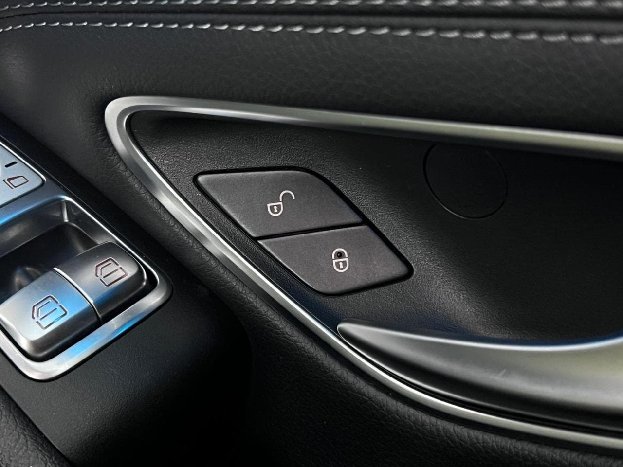 MERCEDES-BENZ C-Class thumbnail Misc Controls