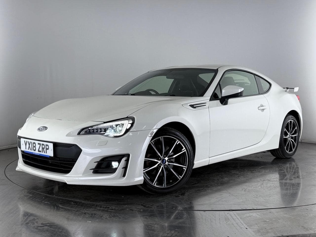 SUBARU BRZ thumbnail Front Left