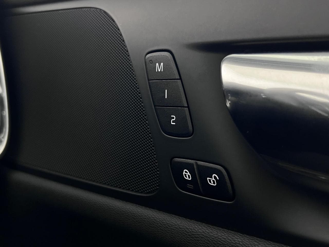 VOLVO S60 thumbnail Misc Controls