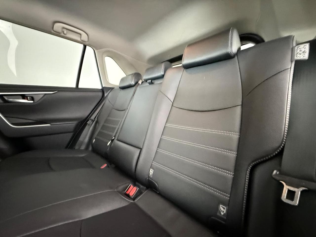 TOYOTA RAV4 thumbnail Seats Rear