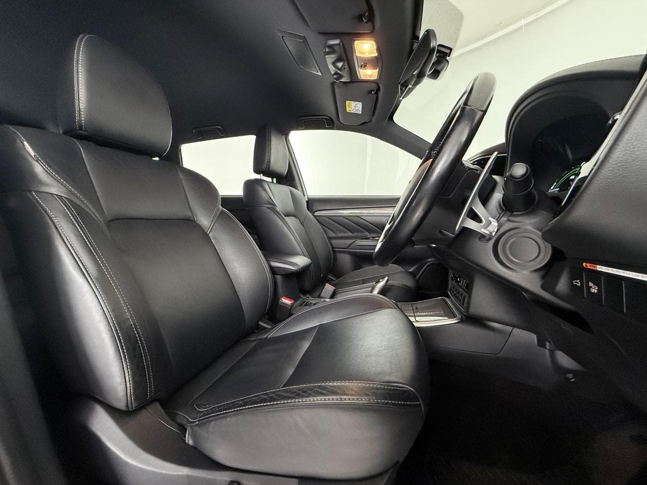 MITSUBISHI Outlander thumbnail Seat Driver